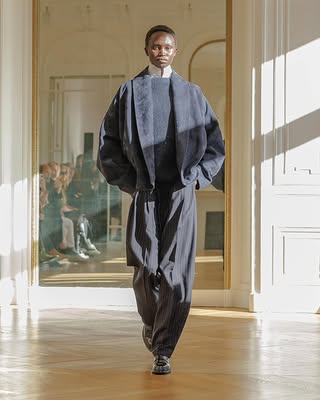 @co by @stephaniedanan unveiled it’s FW26 collection in the @parisfashionweek official calendar with an intimate show

Styling @samueldrira 
Production @experiential.h