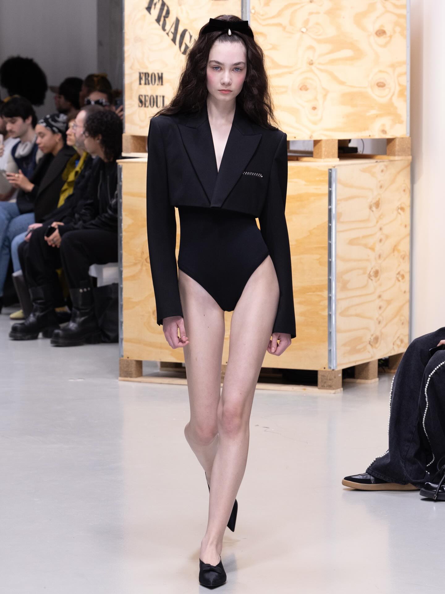 A few looks from the FW26 @maison_kimhekim show during @parisfashionweek 

Production @eyesightgroup