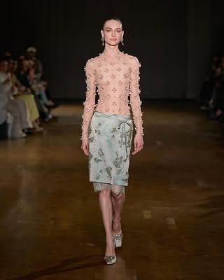 A few looks from the @georgeshobeika ready to wear FW26 show during Paris Fashion Week

Creative direction @jadhobeika 
Production @kitty_events