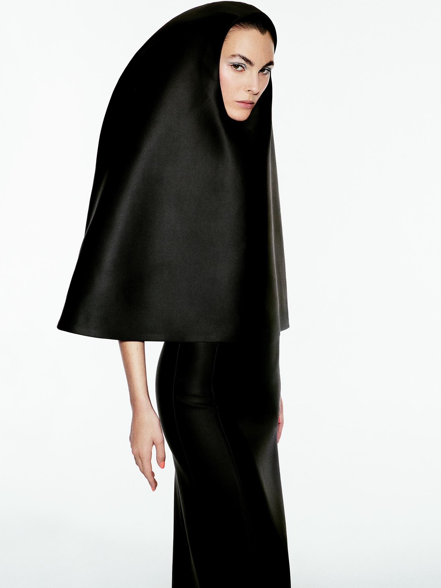 @vittoria wearing custom Aziz Rebar for Beyond Noise
@aziz_rebar 

Styling @smrichardson1 
Photography @anthonyseklaoui