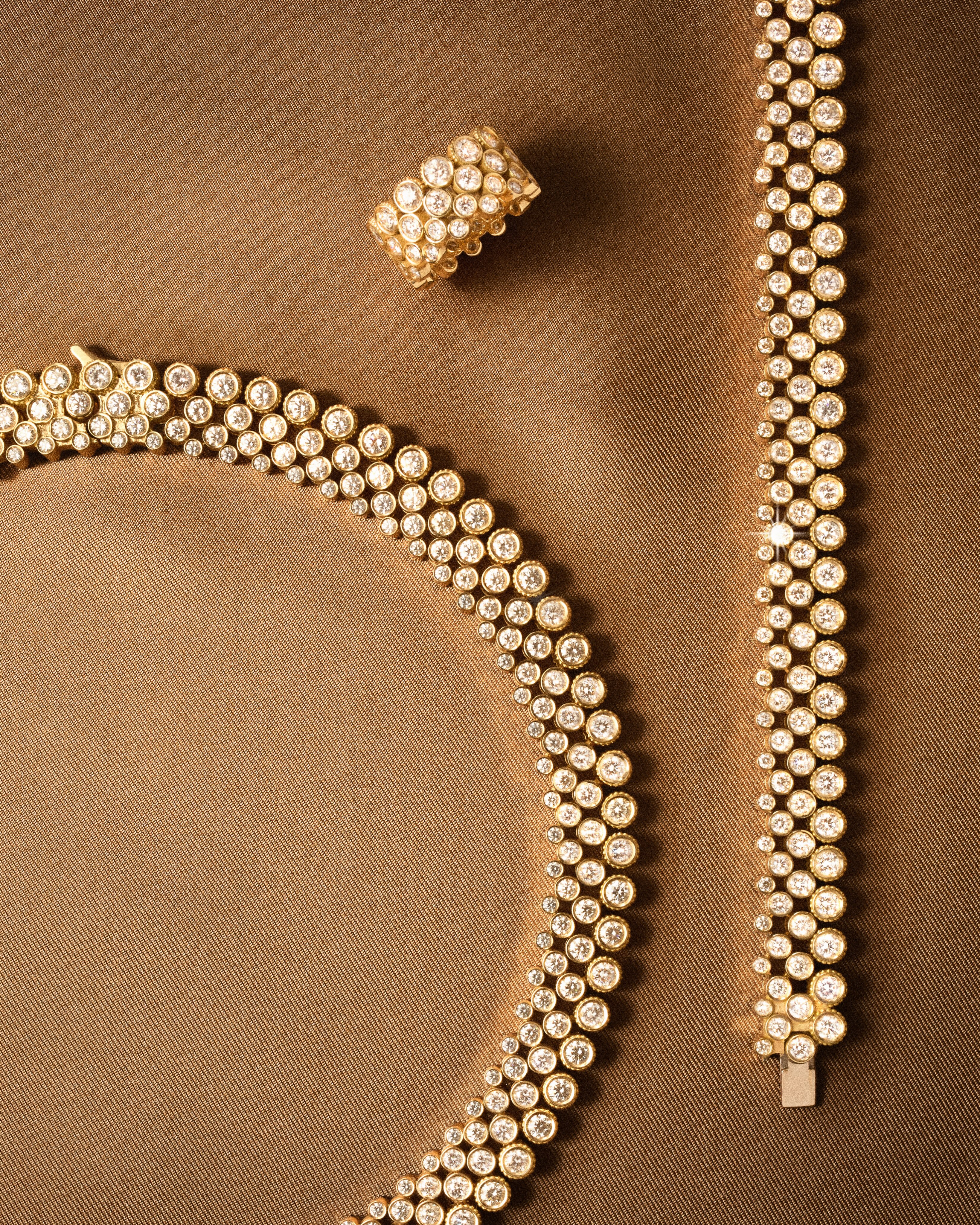 VILTIER PRESENTS DURING PARIS COUTURE WEEK.

Against the timeless elegance of Hôtel Le Bristol, Viltier unveiled its latest creations during Paris Couture Week. Framed by historic boiseries and bathed in the soft afternoon light, the Maison’s sculptural gold and diamond pieces echoed the precision, craftsmanship and artistry of couture itself where every detail is designed to endure.

Photography: @matteoverzini

#Viltier #ParisCoutureWeek #HauteJoaillerie