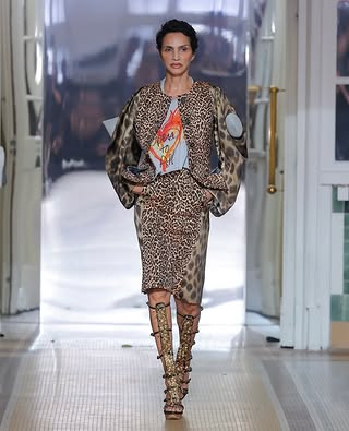 Happy to have supported @viviennewestwood by @ndreaskronthaler on the event management of its SS27 show in Paris, presented during Paris Fashion Week.