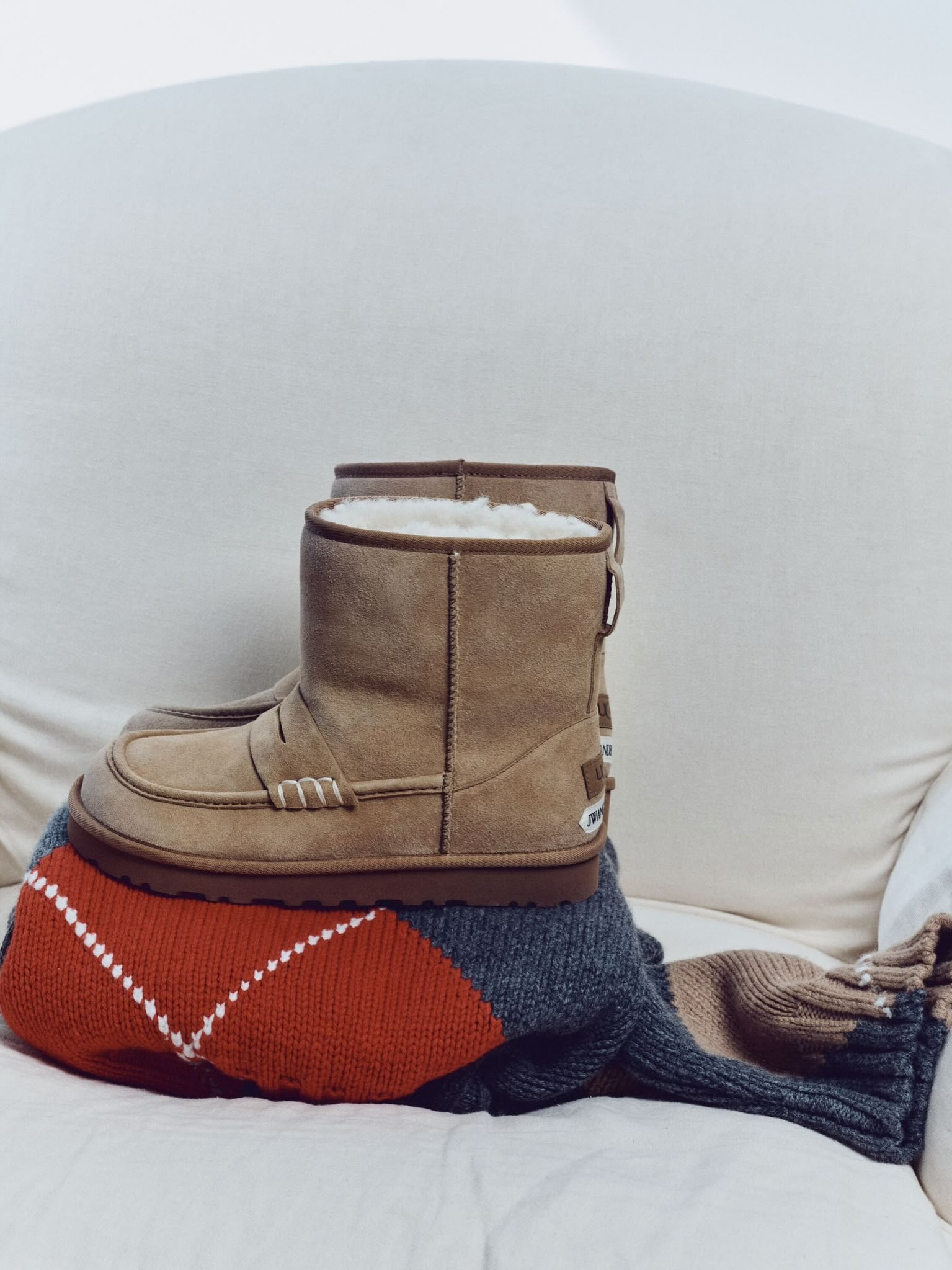 UGG® and JW ANDERSON reimagine everyday icons through the art of daily ritual, bringing a new perspective to the Classic Boot and Tasman through loafer-inspired silhouettes, unexpected proportions and signature craftsmanship. Starring Dev Hynes, the campaign celebrates the beauty of everyday moments, where comfort meets an unconventional approach to style.

Available October 15.

Photography: Zhenya and Tanya Posternak
Product imagery: UGG®